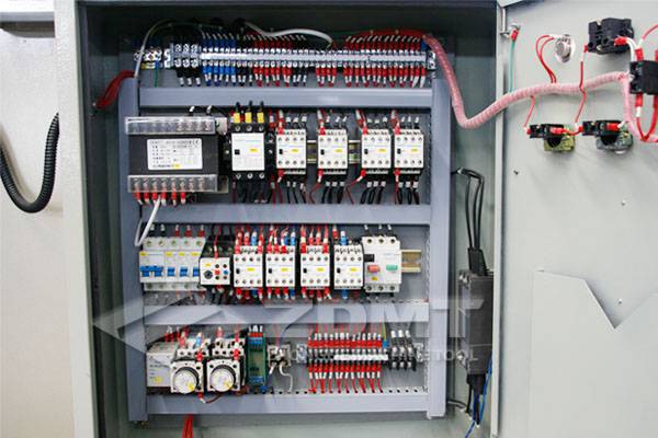 电控箱.jpg 电控箱.jpg